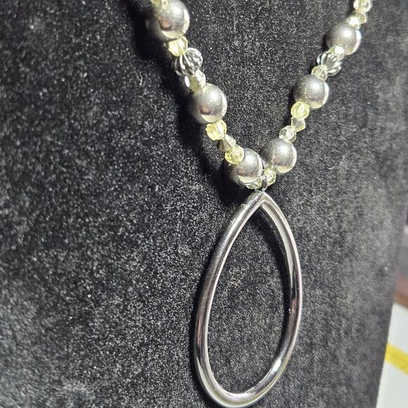 New York Silver Tone Beaded Necklace Teardrop Shaped Pendant 17-19" - Picture 6 of 14